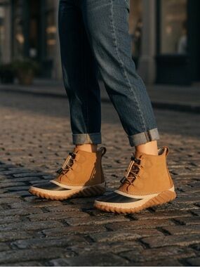Sorel Tan and Black Laced Waterproof Boots Size 4